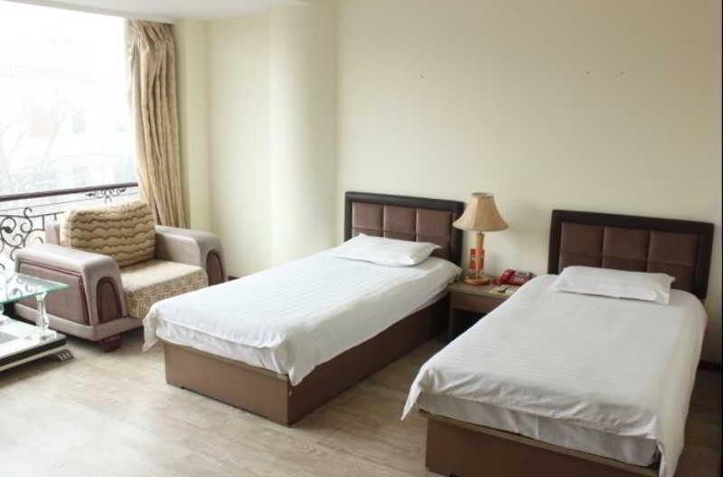 Fortune Business Hotel Циндао Екстериор снимка